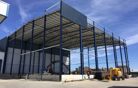 Construcción de una nave en Huesca, cuyos planos han sido diseñados por un estudio de arquitectura técnica.